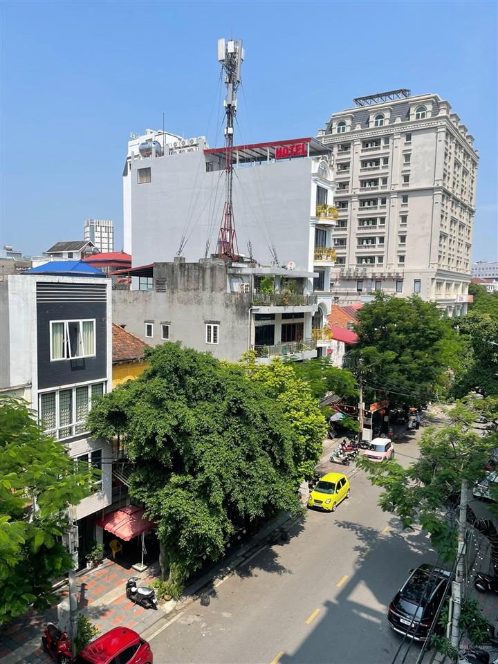 Cần bán căn nhà 6 tầng 1 tum, thang máy mặt đường phố cổ hải phòng