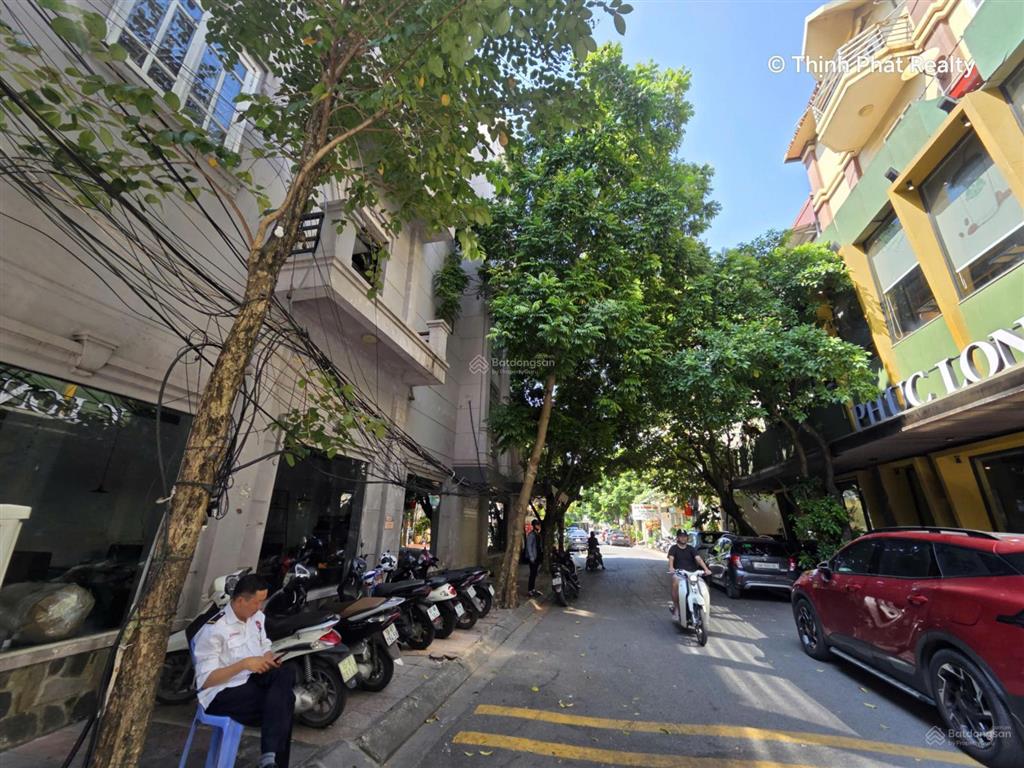 Cho thuê căn nhà lô góc mặt đường văn cao, đoạn rất đẹp