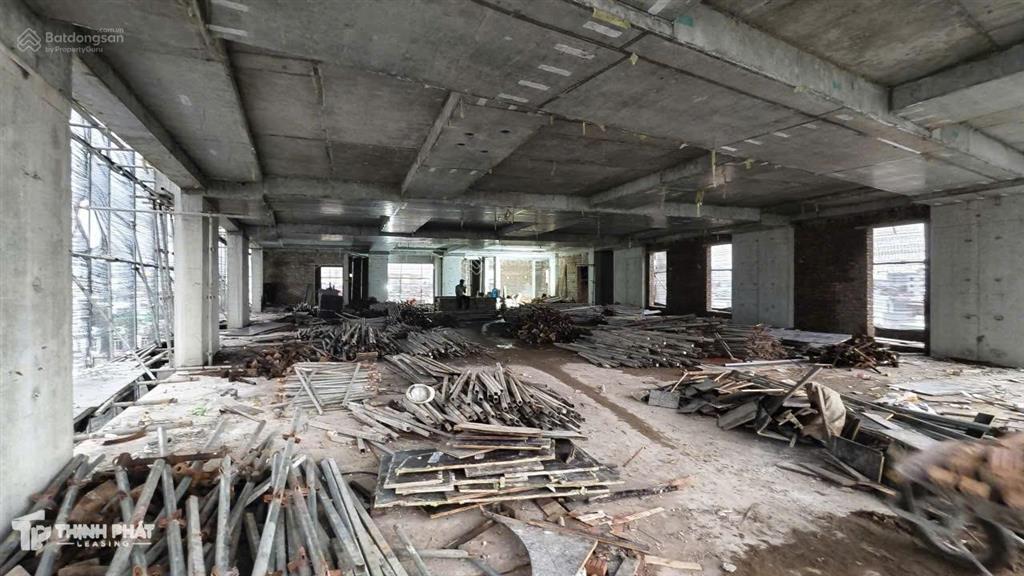 Cho thuê tòa nhà mới xây, diện tích xây dựng hơn 400m2 mỗi sàn, 3 thang máy mặt đường hồ sen