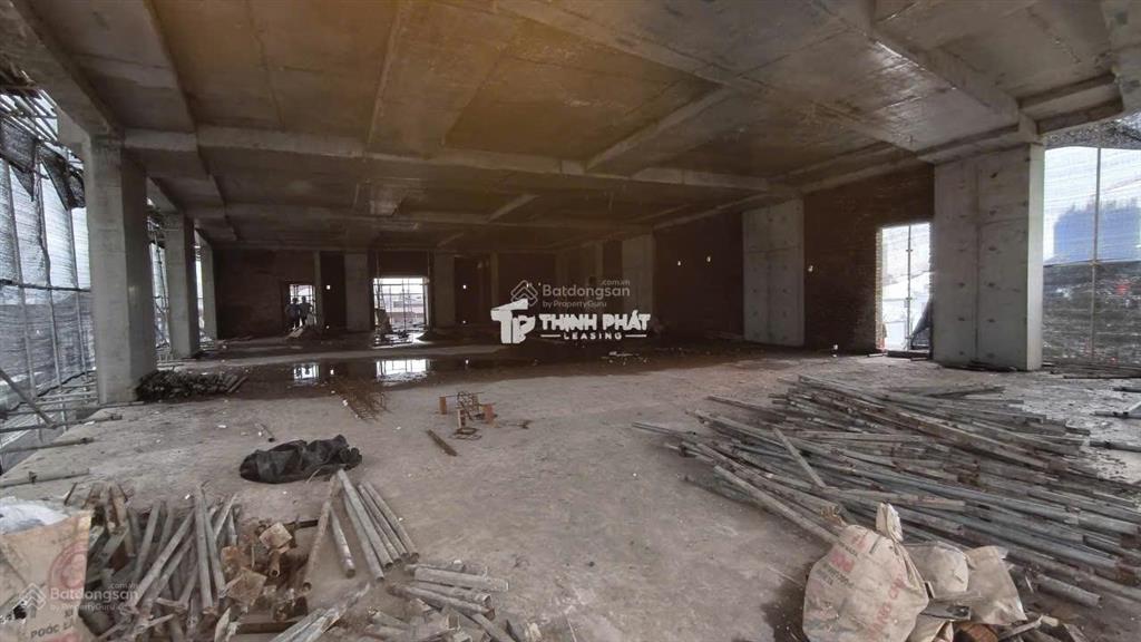 Cho thuê tòa nhà mới xây, diện tích xây dựng hơn 400m2 mỗi sàn, 3 thang máy mặt đường hồ sen
