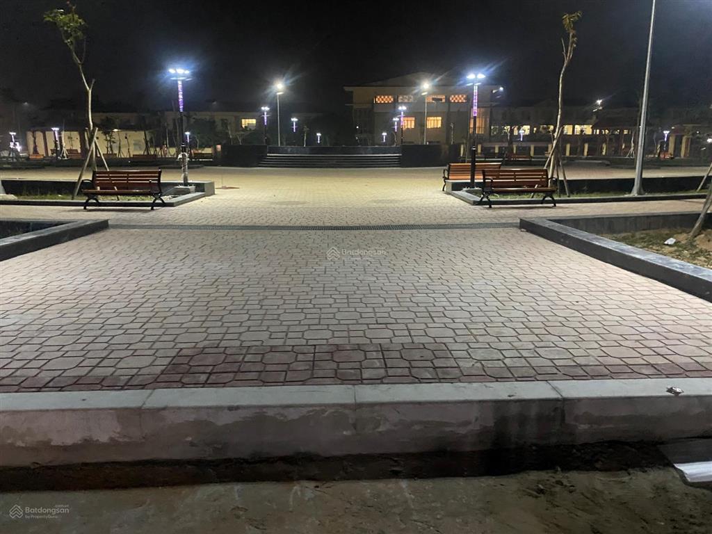 Bán đất đấu giá cửa liễu. cạnh công viên, dân cư đông đúc. ở hay kinh doanh đều tốt.  0982 568 ***