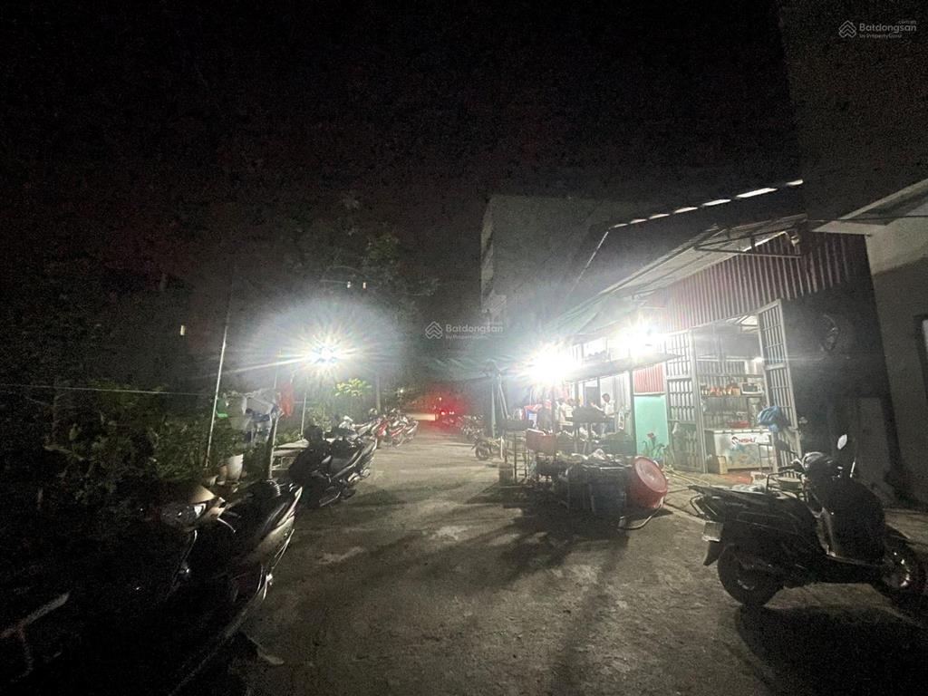 Bán đất đấu giá cửa liễu. cạnh công viên, dân cư đông đúc. ở hay kinh doanh đều tốt.  0982 568 ***