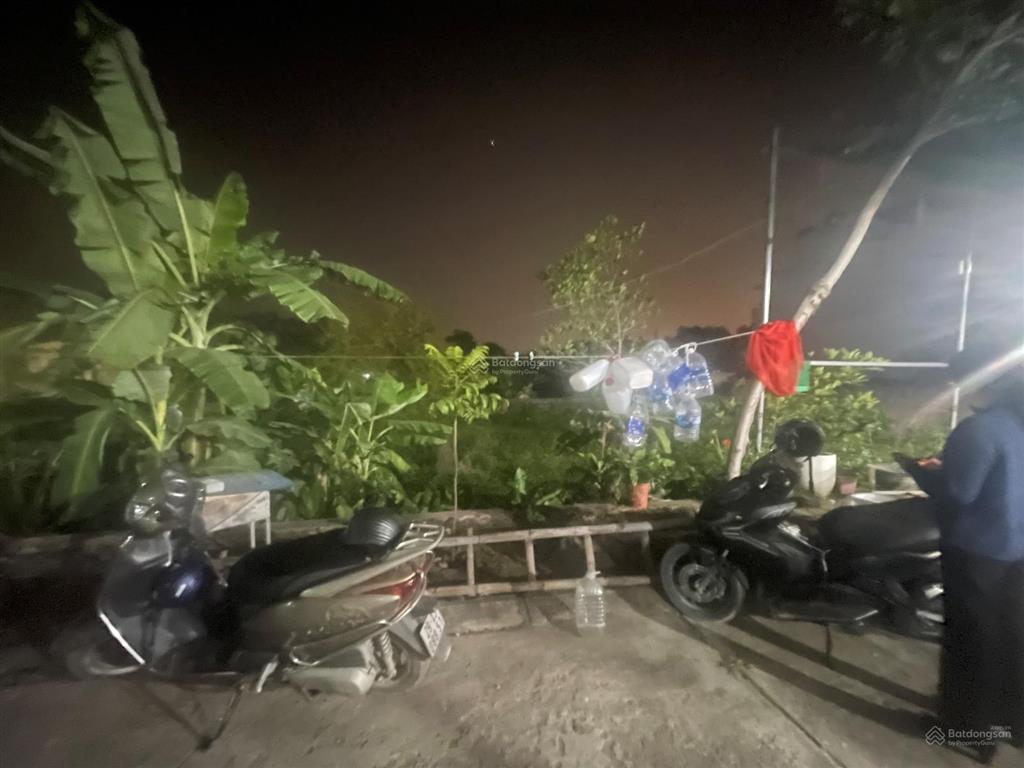 Bán đất đấu giá cửa liễu. cạnh công viên, dân cư đông đúc. ở hay kinh doanh đều tốt.  0982 568 ***