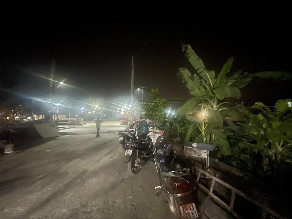 Bán đất đấu giá cửa liễu. cạnh công viên, dân cư đông đúc. ở hay kinh doanh đều tốt.  0982 568 ***