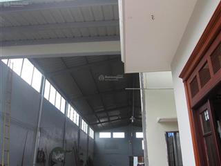 Cho thuê nhà xưởng 600m2 có văn phòng, nhà ở mặt tiền đường, cạnh kcn lmx