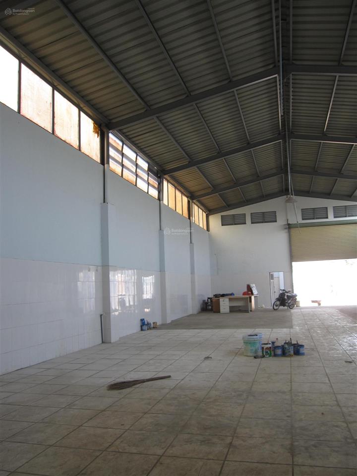 Cho thuê nhà xưởng 600m2 có văn phòng, nhà ở mặt tiền đường, cạnh kcn lmx