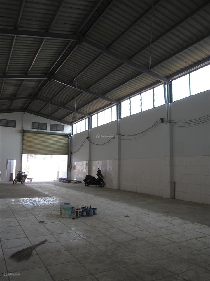 Cho thuê nhà xưởng 600m2 có văn phòng, nhà ở mặt tiền đường, cạnh kcn lmx