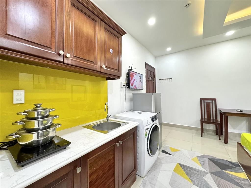 Phòng cao cấp 30m2 full nội thất gần công viên lê thị riêng