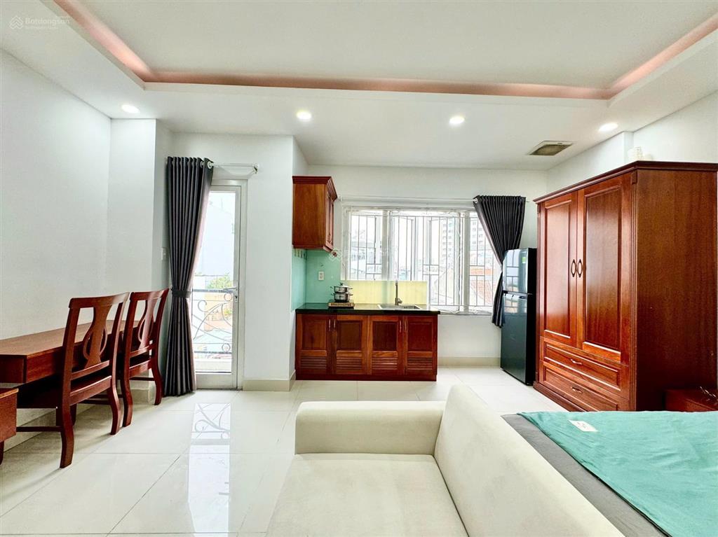 Căn hộ cao cấp ban công 30m2 full nội thất lê văn sỹ gần bờ kè trường sa