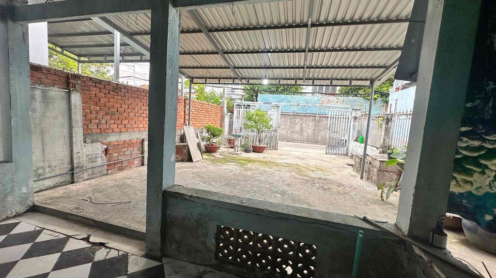 Nhà cấp 4 ngang 7m x 20 met, hẻm xe hơi sân siêu rộng