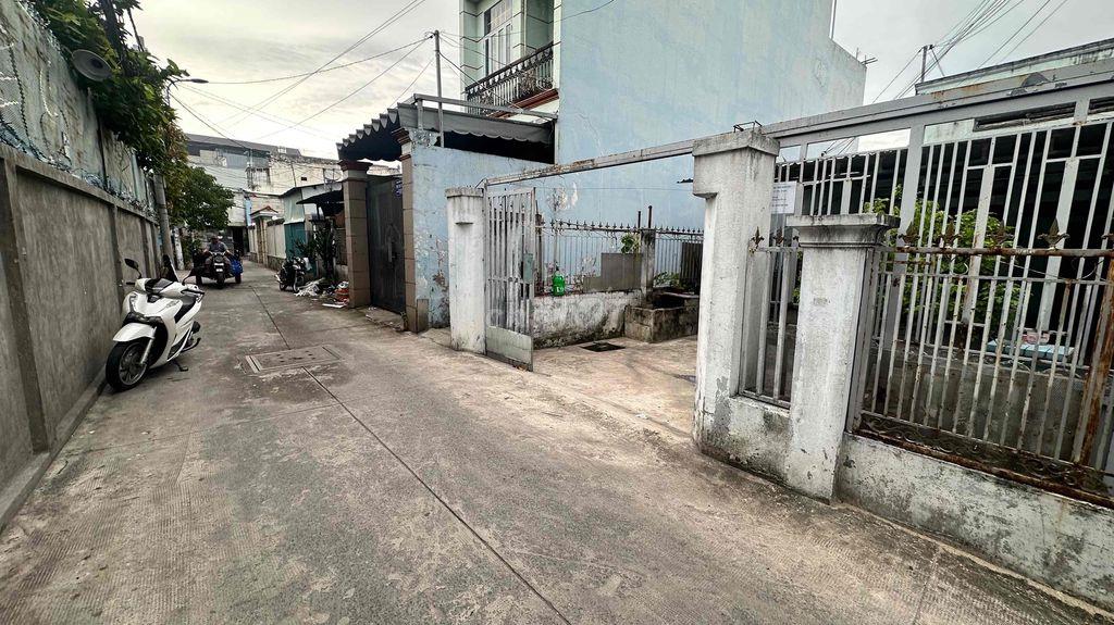 Nhà cấp 4 ngang 7m x 20 met, hẻm xe hơi sân siêu rộng