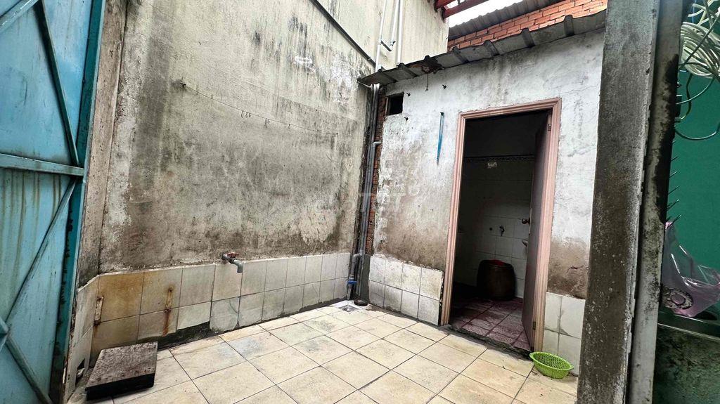 Nhà cấp 4 ngang 7m x 20 met, hẻm xe hơi sân siêu rộng