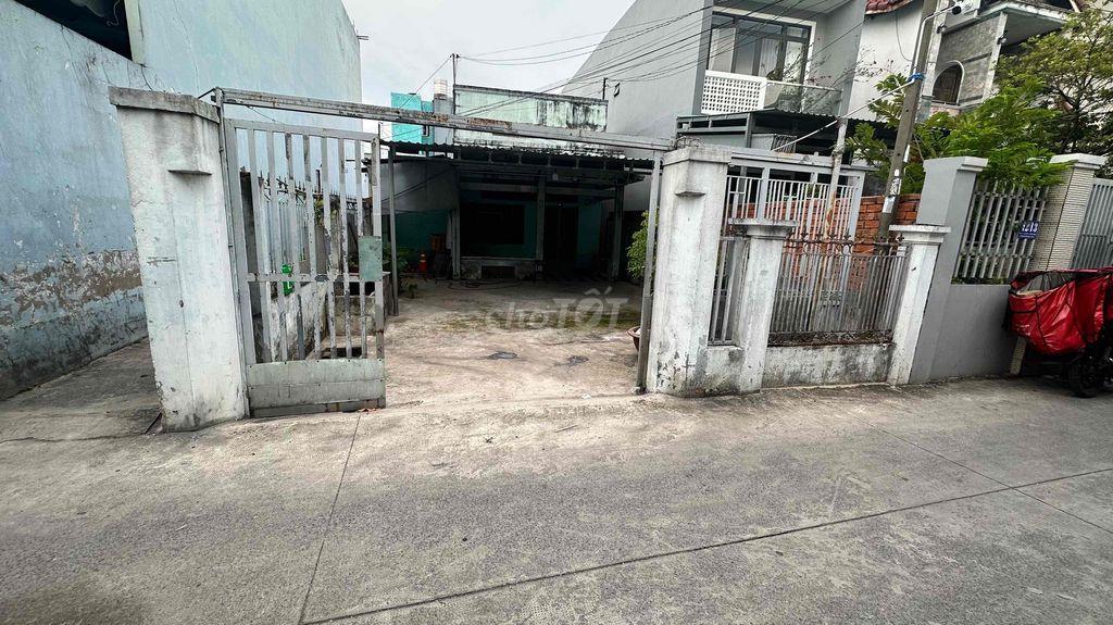 Nhà cấp 4 ngang 7m x 20 met, hẻm xe hơi sân siêu rộng