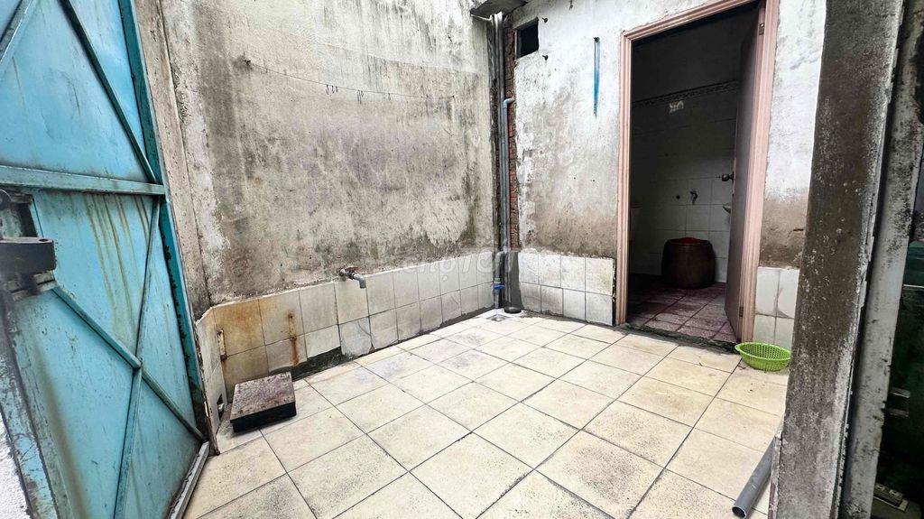 Nhà cấp 4 ngang 7m x 20 met, hẻm xe hơi sân siêu rộng