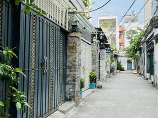 Bán nhà 3 tầng 5 pn 6 wc  xe hơi đỗ cửa  có 30m2 sân vườn  huỳnh tấn phát  80m2  phú thuận