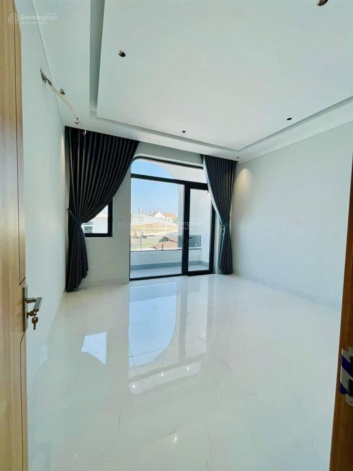 Bán nhà 1trệt1 lầu sổ thổ cư hoàn công cách giáo sứ thuận hoà 500m gia 3,5tỷ  0794 290 ***