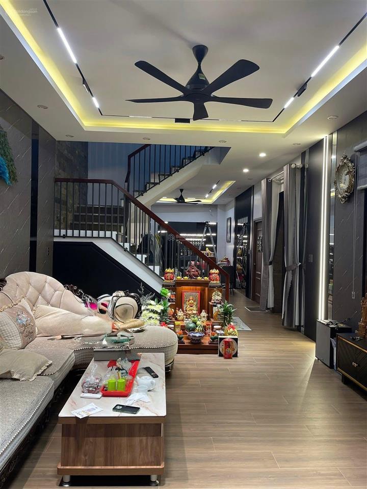 Bán nhà 8,2x22m sổ thổ cư thuộc khu dân cư tân phong 1trệt 1lầu, giá 8,2tỷ.  0794 290 ***