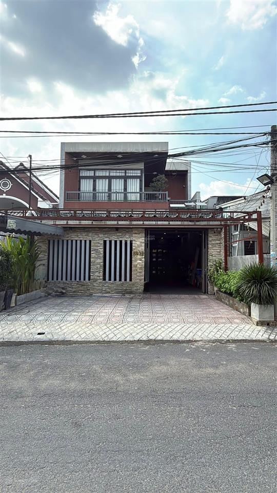 Bán nhà 8,2x22m sổ thổ cư thuộc khu dân cư tân phong 1trệt 1lầu, giá 8,2tỷ.  0794 290 ***