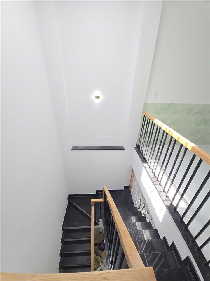Bán nhà 1trệt1lầu sổ riêng thổ cư ,hoàn công diện tích 4x16 gia 3,6tỷ  0794 290 ***