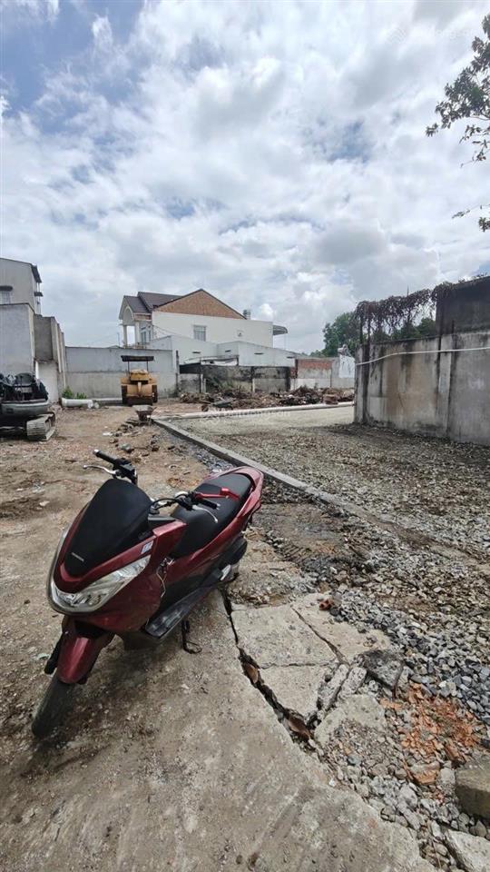 Bán đất sổ riêng thổ cư 62m2 cách giáo sứ thuận hoà 50m gia 2,4tỷ  0794 290 ***