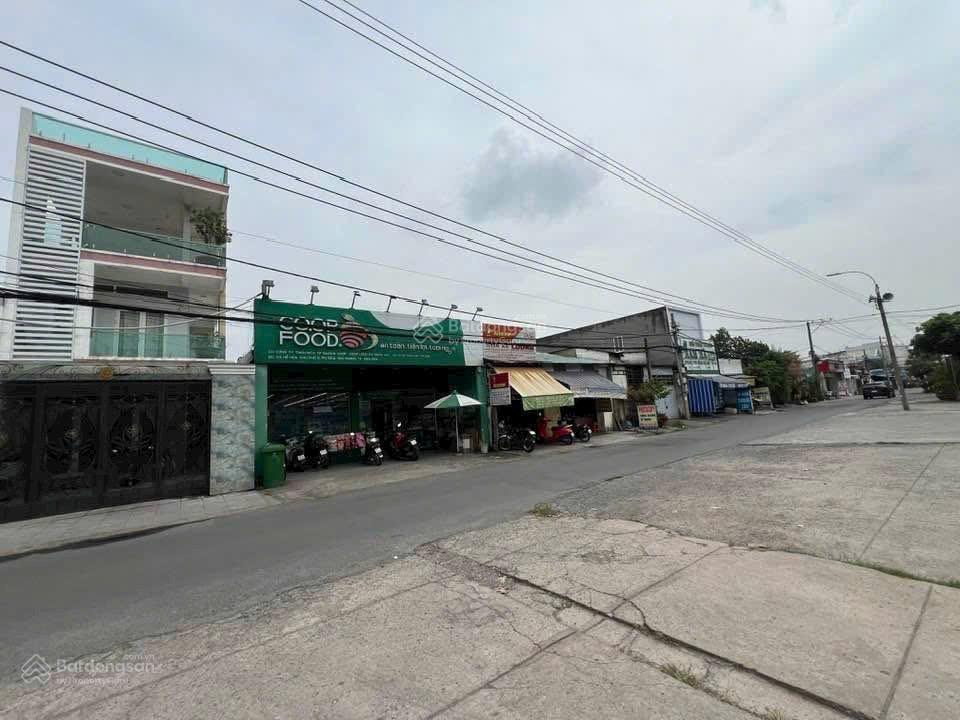 Bán đất sổ riêng thổ cư 62m2 cách giáo sứ thuận hoà 50m gia 2,4tỷ  0794 290 ***