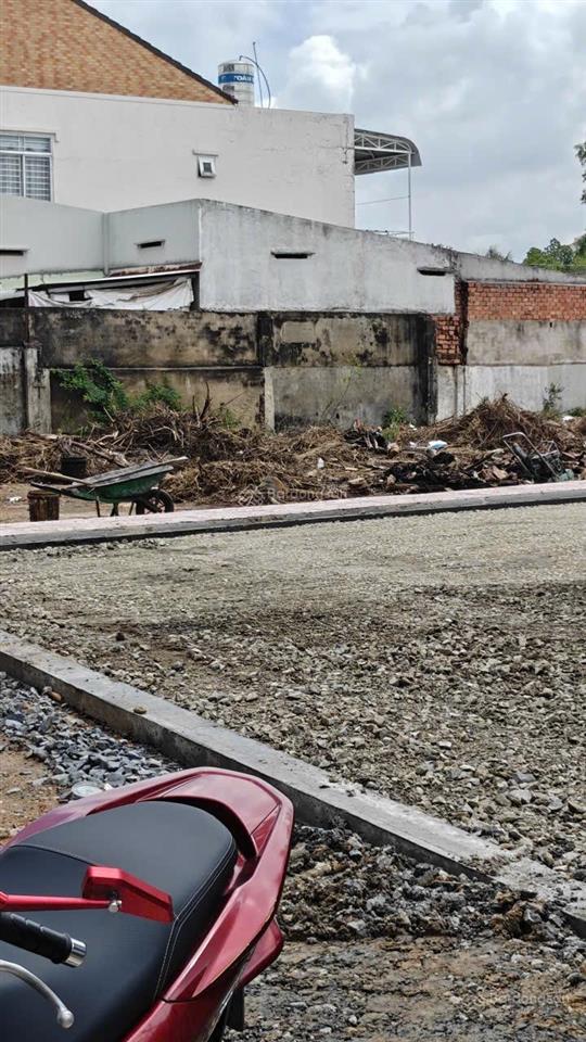 Bán đất sổ riêng thổ cư 62m2 cách giáo sứ thuận hoà 50m gia 2,4tỷ  0794 290 ***