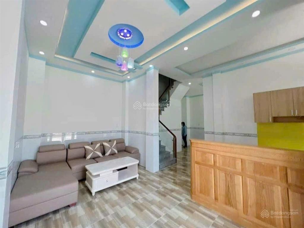 Bán nhà 1trệt1 lầu 60m2 sổ thổ cư đường 5m cách trường học 100m giá 2,7tỷ.  0794 290 ***