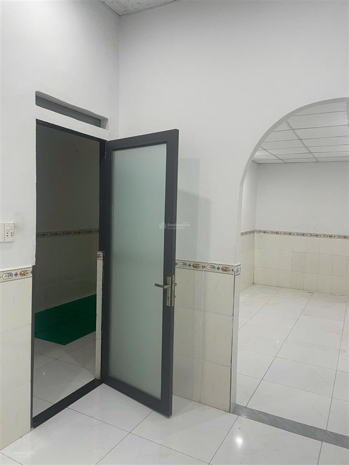 Bán nhà sổ thổ cư 1 trệt 1 lầu 5x27 cách chợ 26 100m giá 4,5 tỷ  0794 290 ***