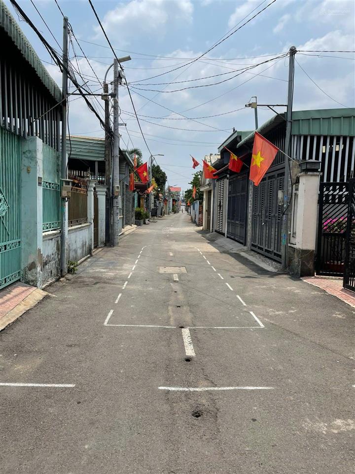 Bán nhà sổ thổ cư 1 trệt 1 lầu 5x27 cách chợ 26 100m giá 4,5 tỷ  0794 290 ***