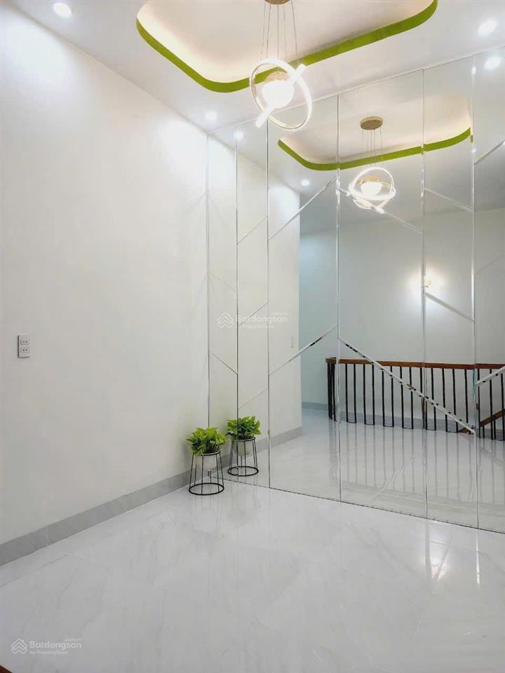 Bán nhà 1 trệt 1 lầu sổ riêng thổ cư đường nhựa 7m cách chợ 100m giá 4,7 tỷ kh 0794 290 ***