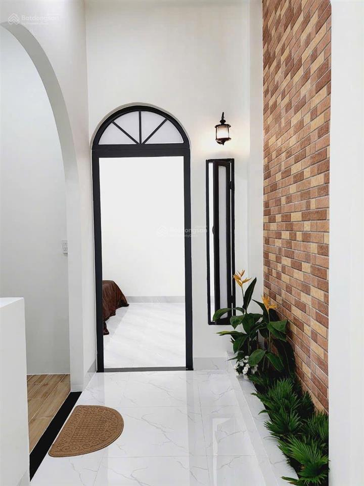 Bán nhà 1 trệt 1 lầu sổ riêng thổ cư đường nhựa 7m cách chợ 100m giá 4,7 tỷ kh 0794 290 ***