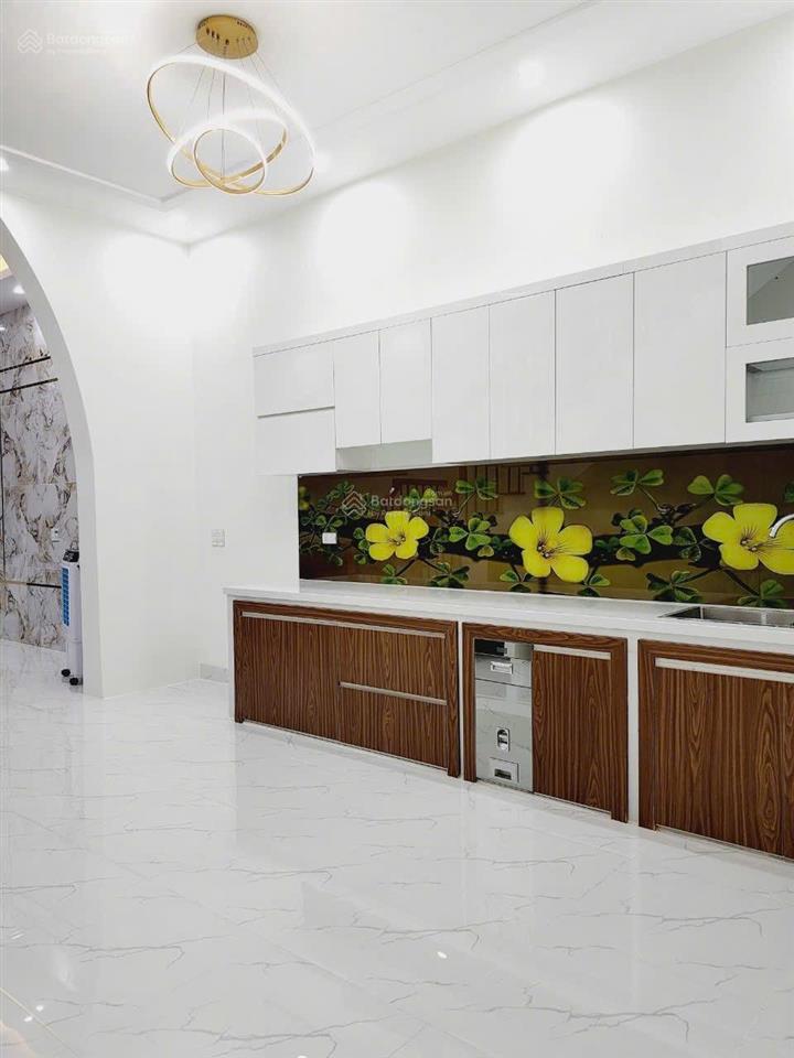 Bán nhà 1 trệt 1 lầu sổ riêng thổ cư đường nhựa 7m cách chợ 100m giá 4,7 tỷ kh 0794 290 ***