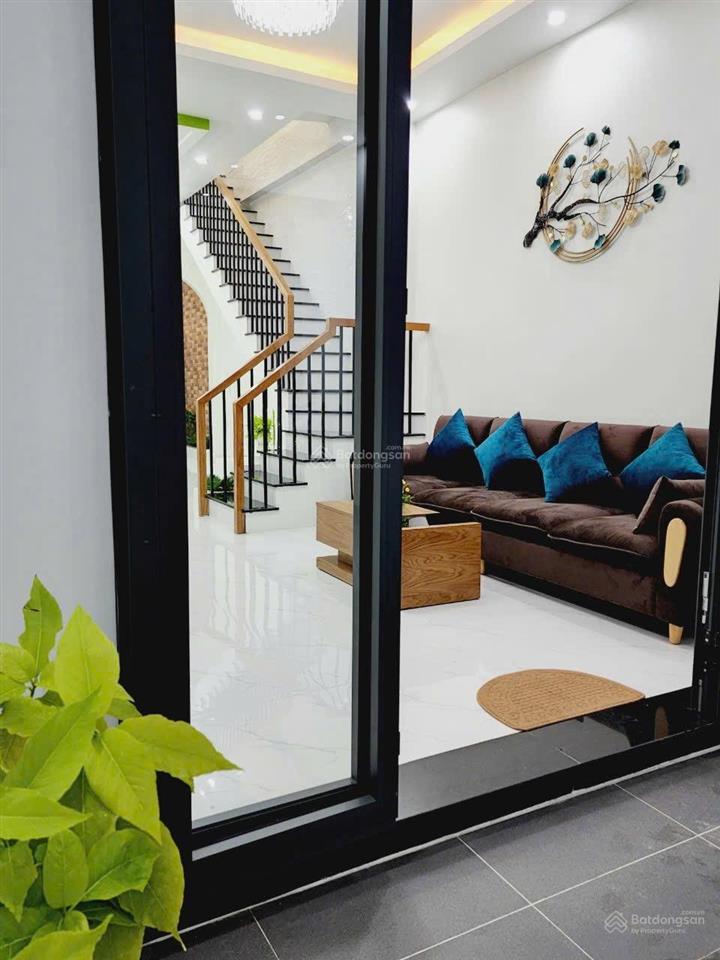 Bán nhà 1 trệt 1 lầu sổ riêng thổ cư đường nhựa 7m cách chợ 100m giá 4,7 tỷ kh 0794 290 ***