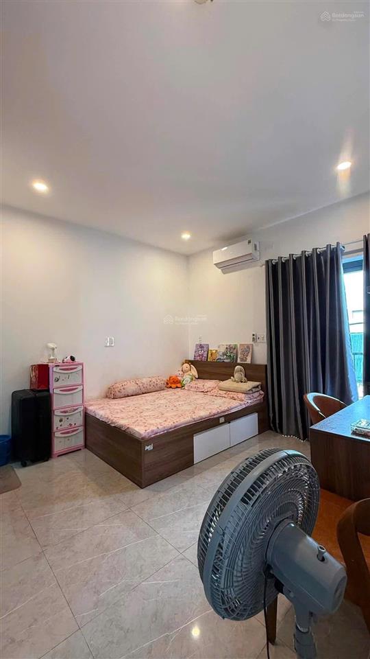 Bán nhà sổ thổ cư 1 trệt 2 lầu hoàn công 62m2 (dtsd 120m2) giá4,1tỷ  0794 290 ***