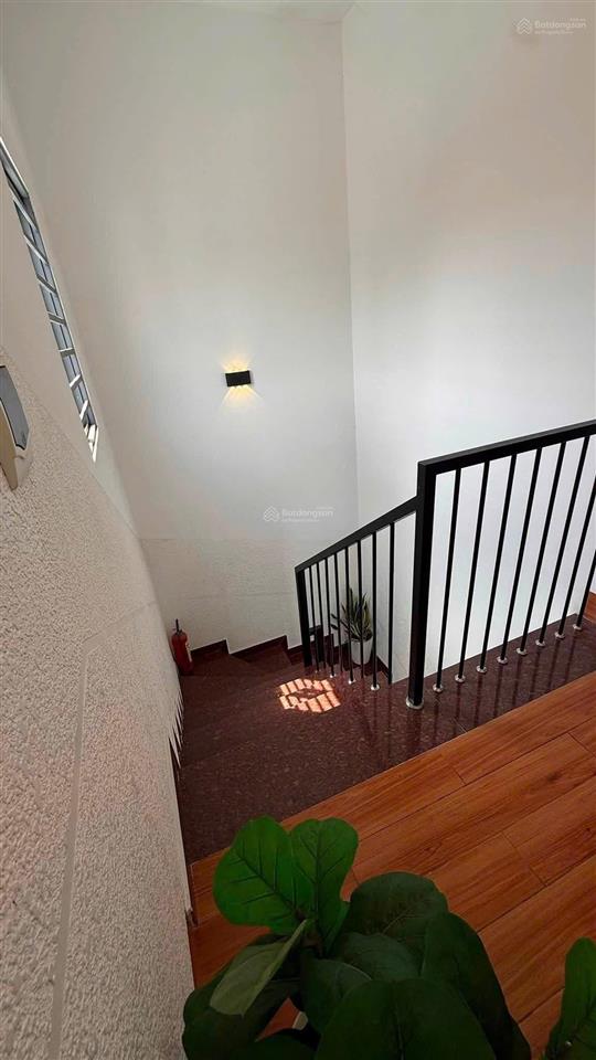 Bán nhà sổ thổ cư 1 trệt 2 lầu hoàn công 62m2 (dtsd 120m2) giá4,1tỷ  0794 290 ***