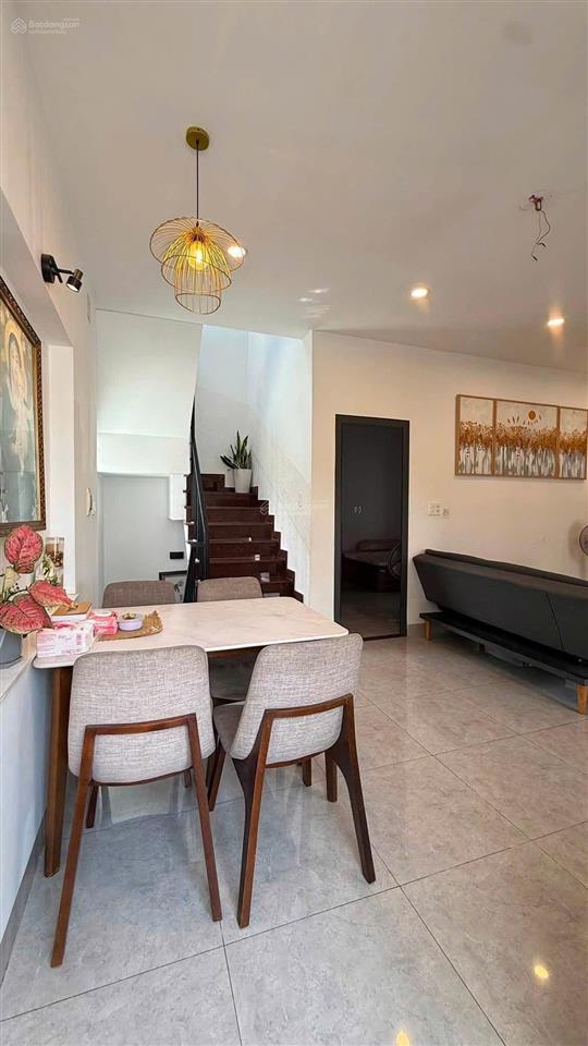 Bán nhà sổ thổ cư 1 trệt 2 lầu hoàn công 62m2 (dtsd 120m2) giá4,1tỷ  0794 290 ***