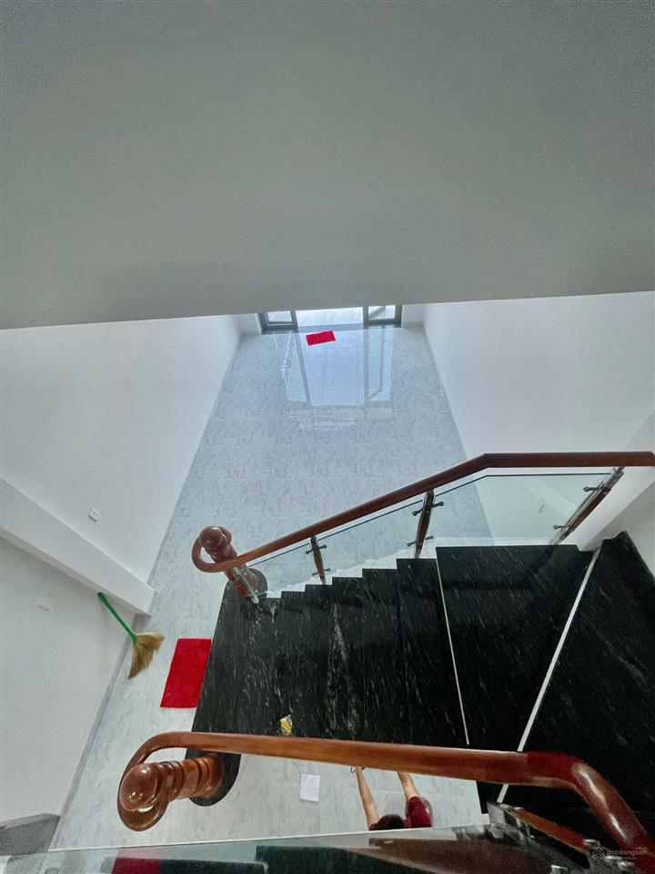 Bán nhà sổ thổ cư 1 trệt 1 lầu 109m2 cách chợ 26 100m giá 3.6 tỷ thương lượng  0794 290 ***