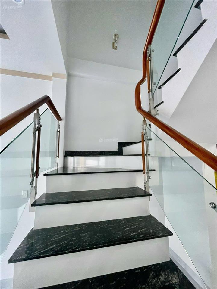 Bán nhà sổ thổ cư 1 trệt 1 lầu 109m2 cách chợ 26 100m giá 3.6 tỷ thương lượng  0794 290 ***