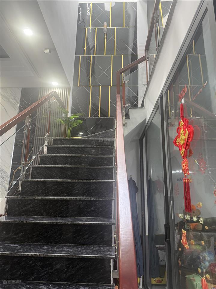 Bán nhà sổ riêng thổ cư 5x20m (100m2) 1 trệt 1 lầu đường nhựa 7m giá 5.3tỷ, 0794 290 *** thương lượng