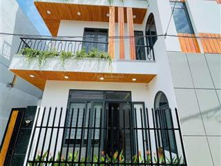 Bán nhà 3 tầng full nội thất, mua vào ở ngay, kiệt ô tô thông tứ hướng