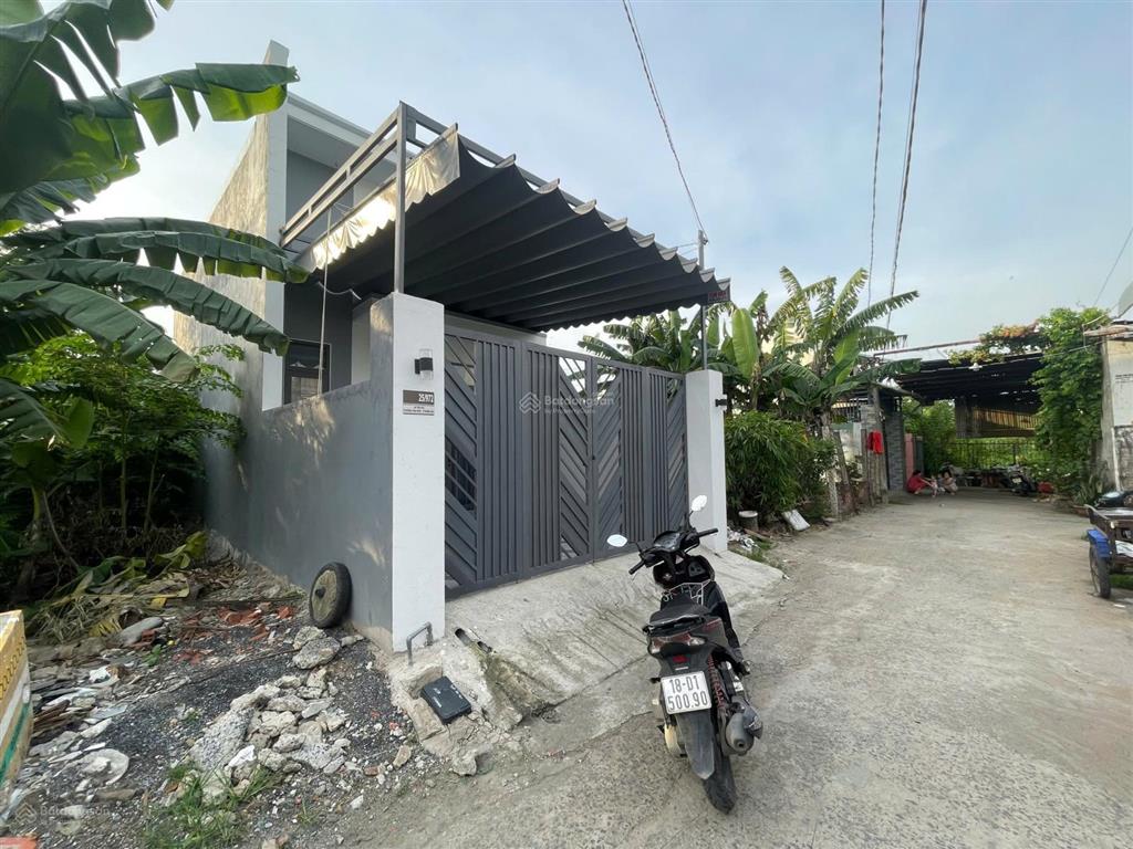 Chính chủ cần bán nhanh căn nhà phố 5x20  nằm gần cây xăng đức hưng