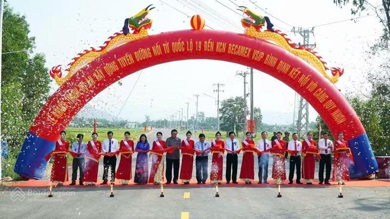 Bán lô đất ngay ngã tư cây xăng dầu số 2 tuyến đi ql19  kcn becamex vsip, nhơn tân cũ