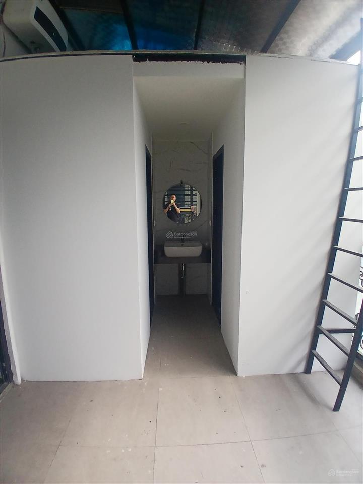 Cho thuê nhà riêng 75m x 5 tầng thang máy , xe tải vào tận cửa tại đại kim, nguyễn xiển, themanor