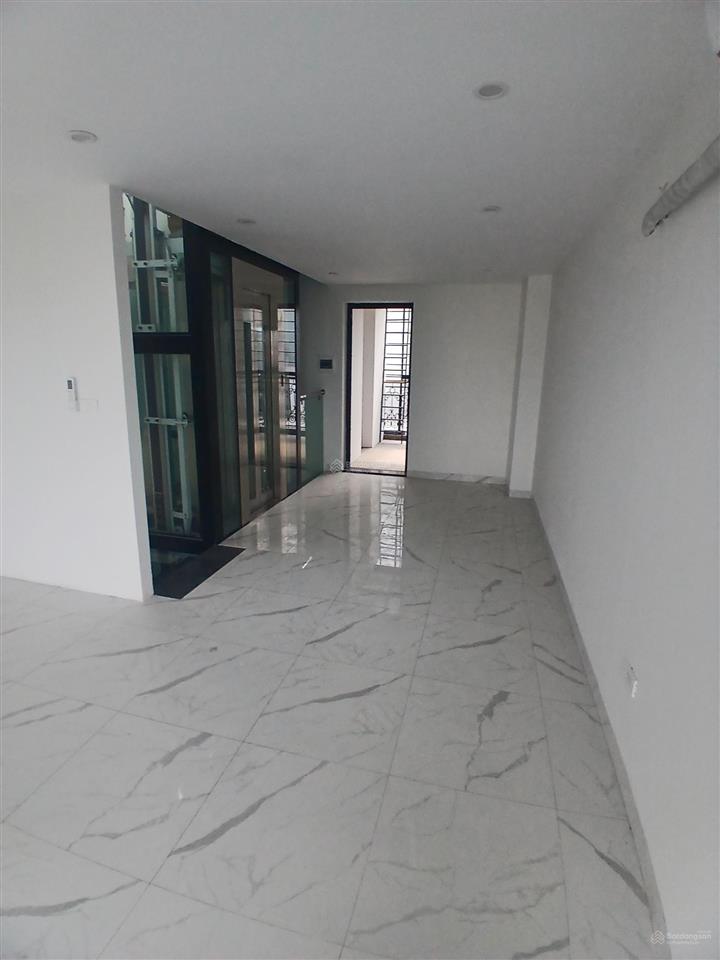 Cho thuê nhà riêng 75m x 5 tầng thang máy , xe tải vào tận cửa tại đại kim, nguyễn xiển, themanor