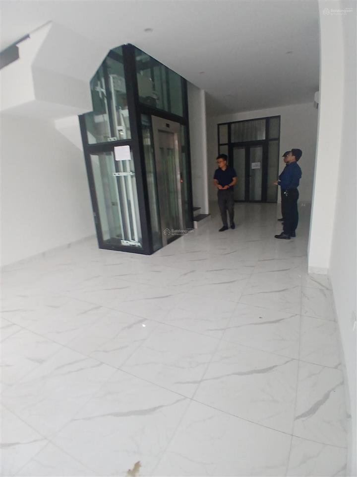 Cho thuê nhà riêng 75m x 5 tầng thang máy , xe tải vào tận cửa tại đại kim, nguyễn xiển, themanor