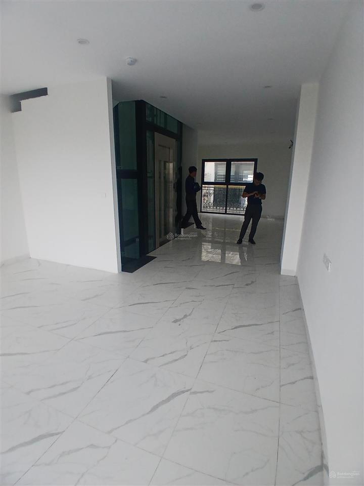 Cho thuê nhà riêng 75m x 5 tầng thang máy , xe tải vào tận cửa tại đại kim, nguyễn xiển, themanor