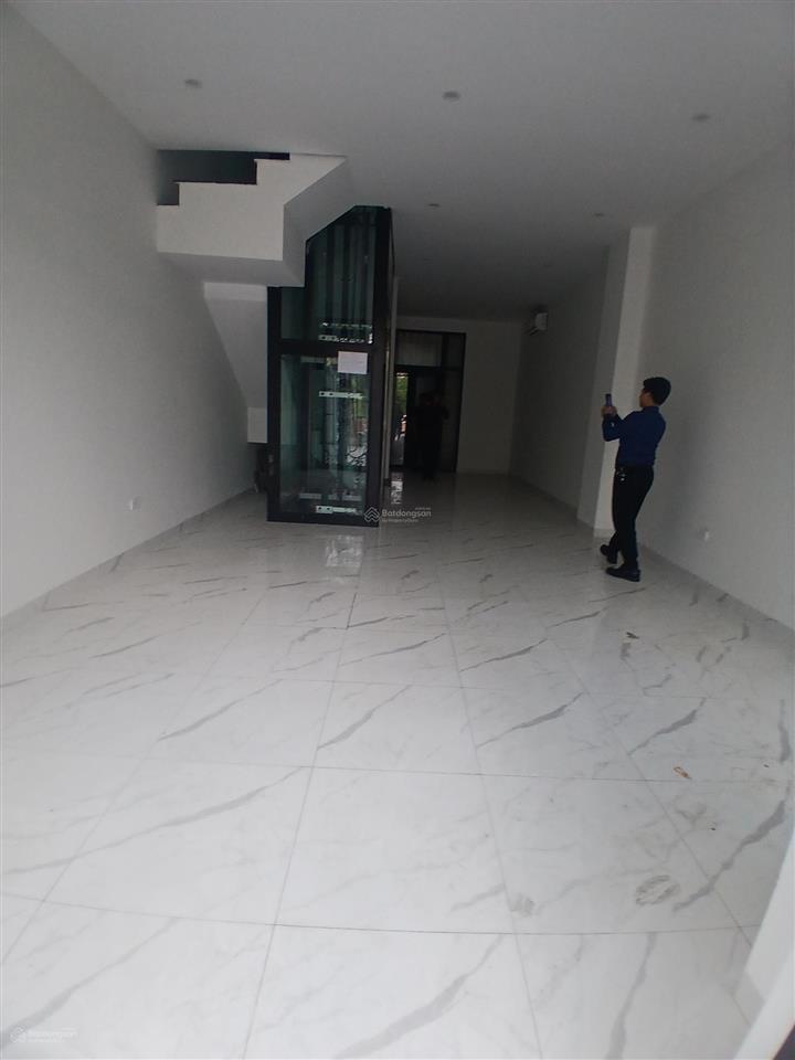 Cho thuê nhà riêng 75m x 5 tầng thang máy , xe tải vào tận cửa tại đại kim, nguyễn xiển, themanor