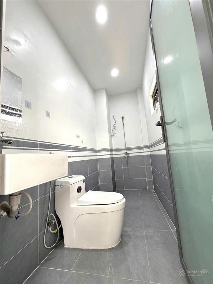 Tâm 0909 428 ***  nhà hxh tạ quang bửu q8 116,5m2 1 trệt 3 lầu 5pn nở hậu shr  giá tốt
