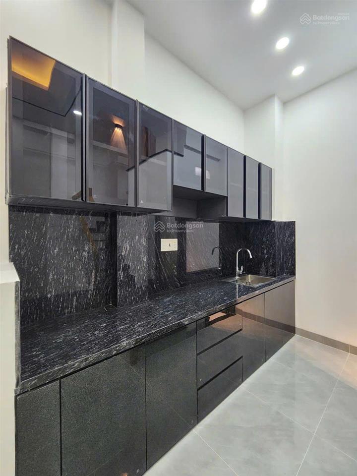 Tâm 0909 428 ***  nhà mới hxh âu dương lân q8, 3.3x10m nở hậu 4m, 4 tầng, gần chữ y, giá 6.4 tỷ