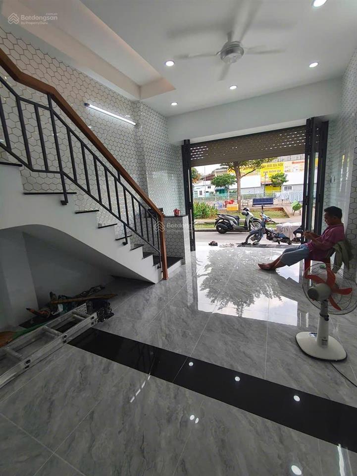 Nhà mt ụ cây q8 đối diện công viên 3.9x9m trệt 2 lầu btct đường 5m giá 5.8 tỷ